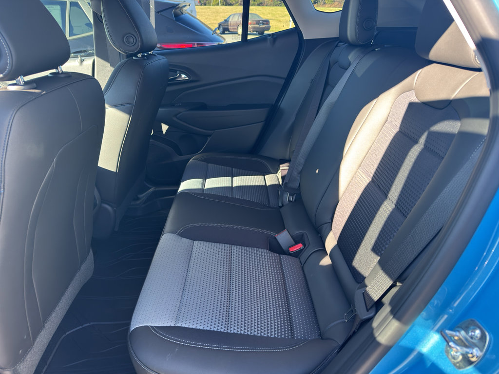 New 2026 Chevrolet Trax LT w/ Sunroof Package FWD image 18
