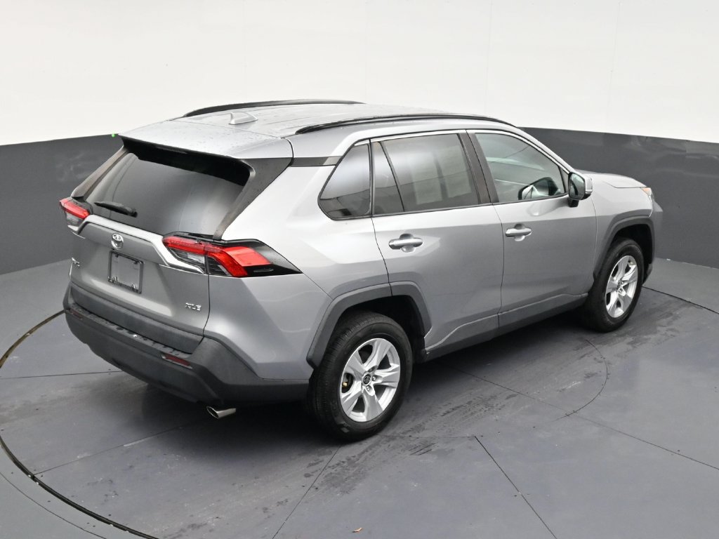 Used 2021 Toyota RAV4 XLE w/ Convenience Package FWD image 15