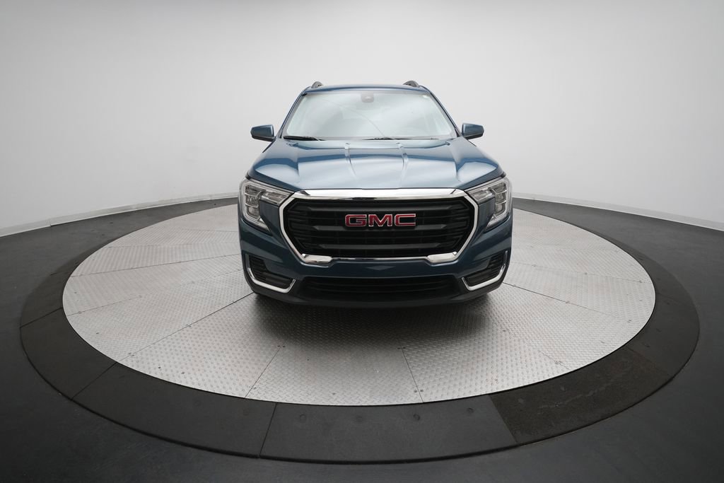 Used 2024 GMC Terrain SLE w/ Driver Convenience Package image 11