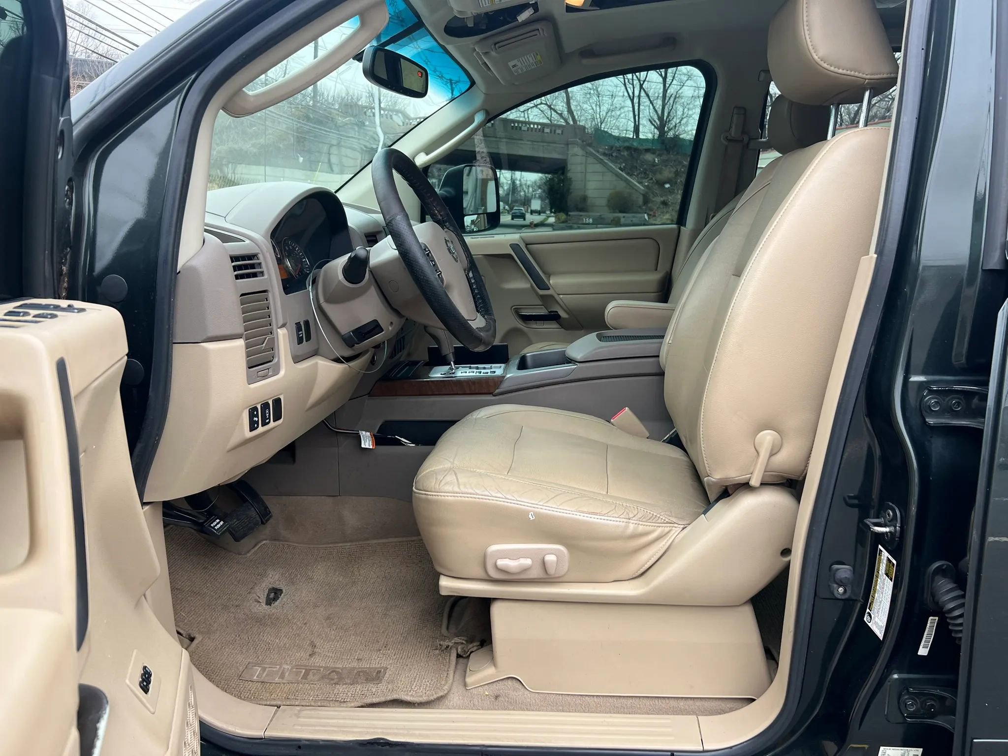 Used 2008 Nissan Titan LE w/ Tow Pkg image 25