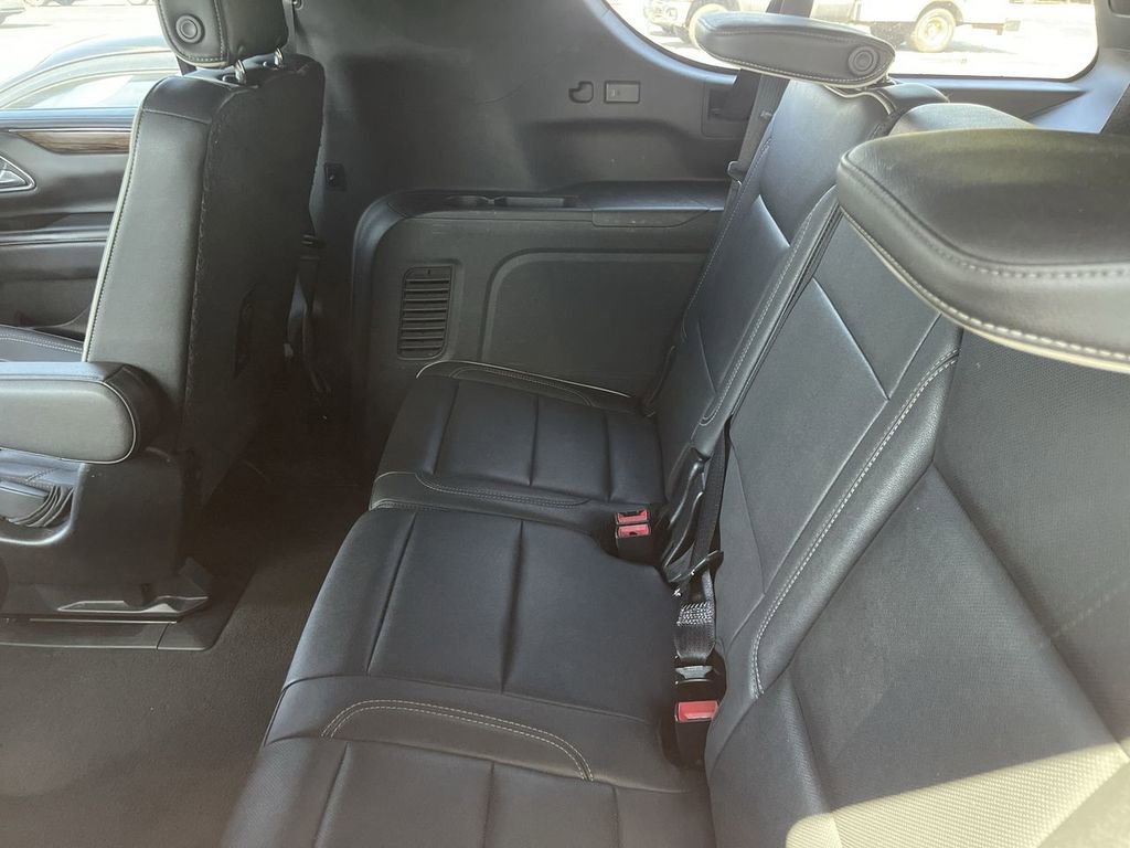 Used 2023 Chevrolet Suburban Premier RWD image 5