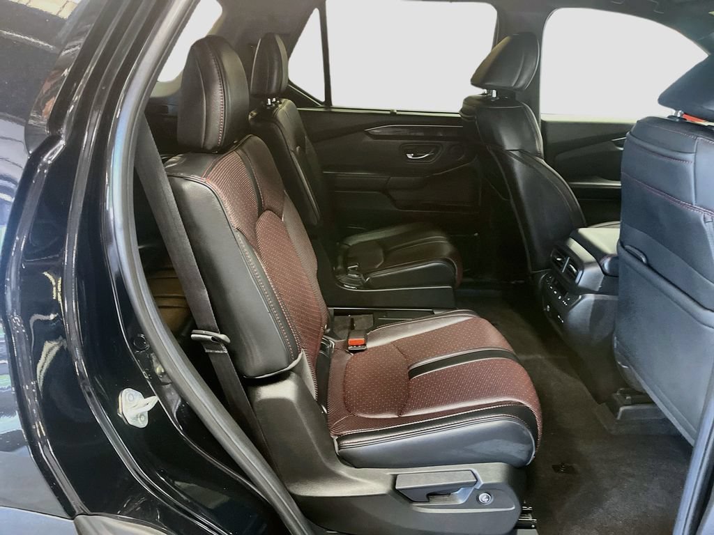 Used 2025 Honda Pilot Black Edition image 30