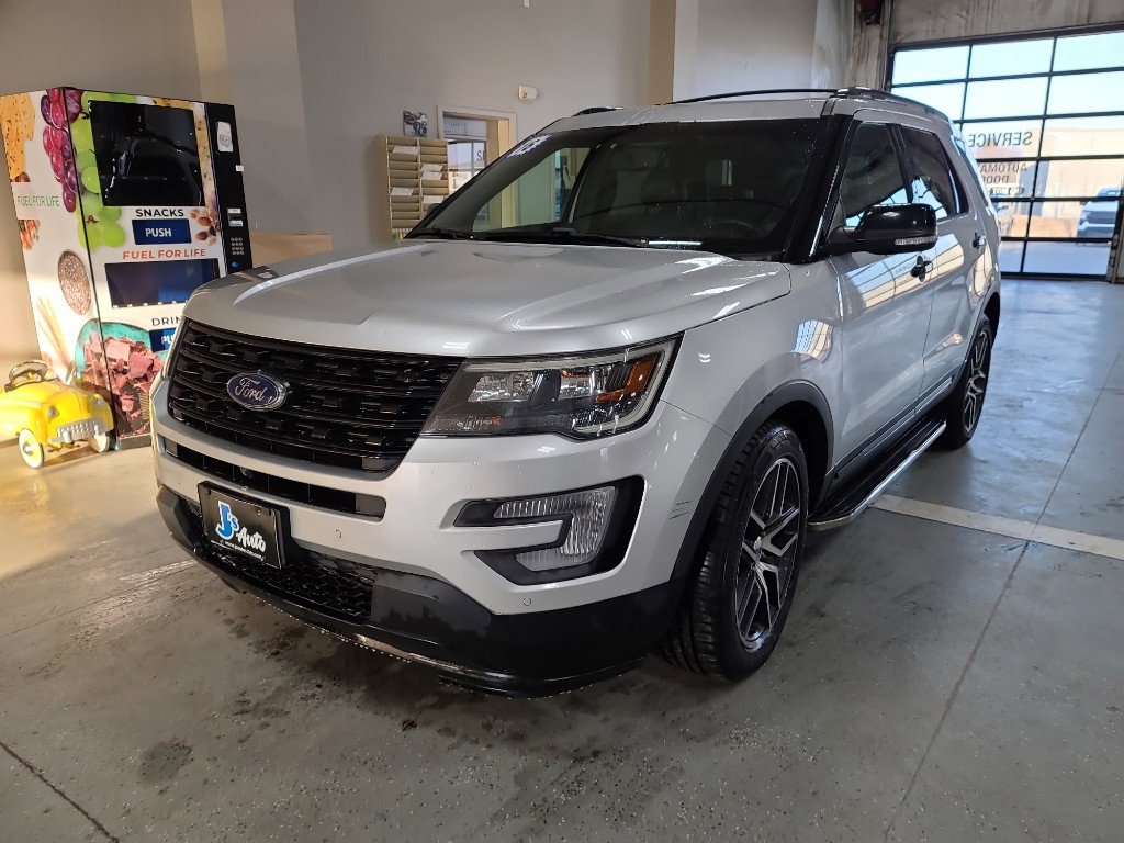 Used 2016 Ford Explorer Sport w/ Equipment Group 401A AWD/4WD image 2