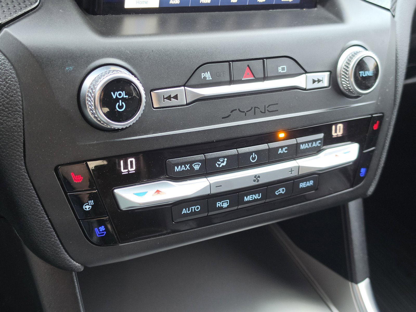 Used 2020 Ford Explorer ST w/ Premium Technology Package image 28