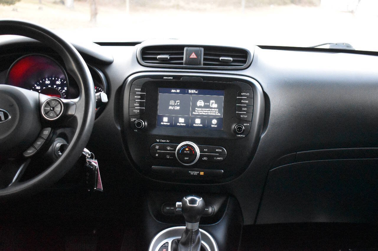 Used 2018 Kia Soul + FWD image 19