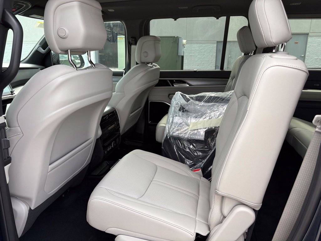 New 2026 Jeep Grand Wagoneer Limited AWD/4WD image 10