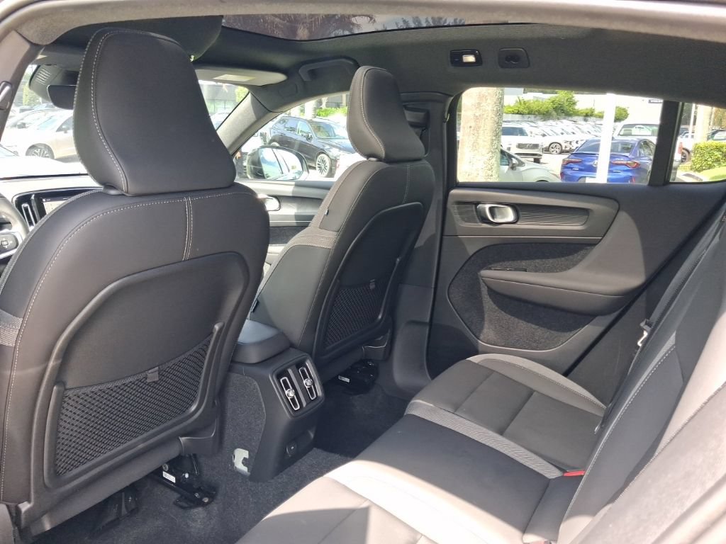 Used 2023 Volvo C40 Recharge Core AWD/4WD image 7