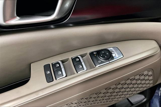 Used 2025 Kia Carnival image 37