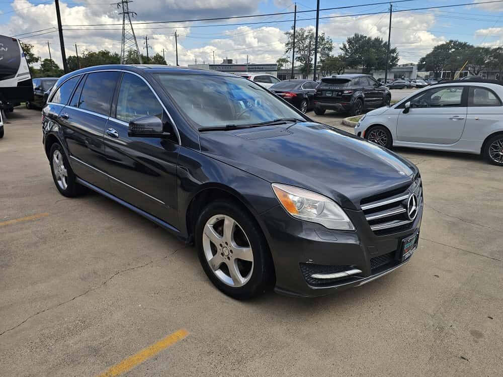 Used 2011 Mercedes-Benz R 350 4MATIC image 4
