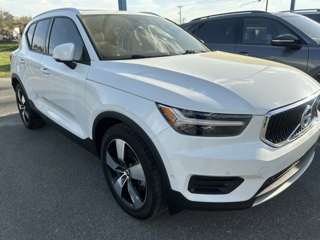 Used 2019 Volvo XC40 T5 Momentum image 3