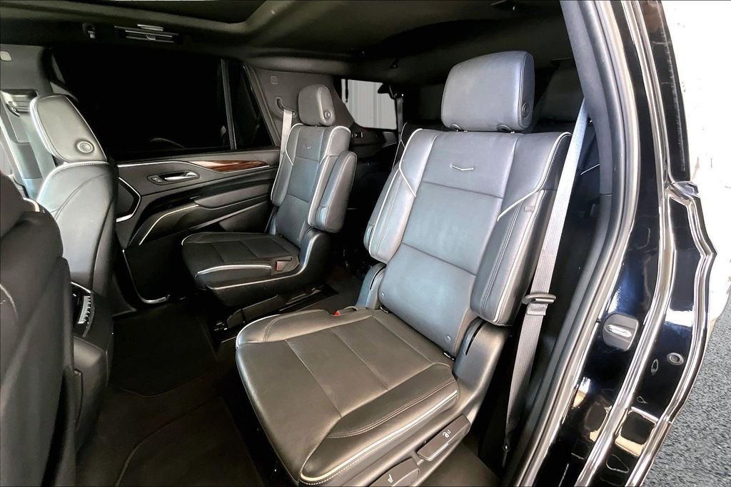Used 2023 Cadillac Escalade Premium Luxury w/ Performance Package AWD/4WD image 19