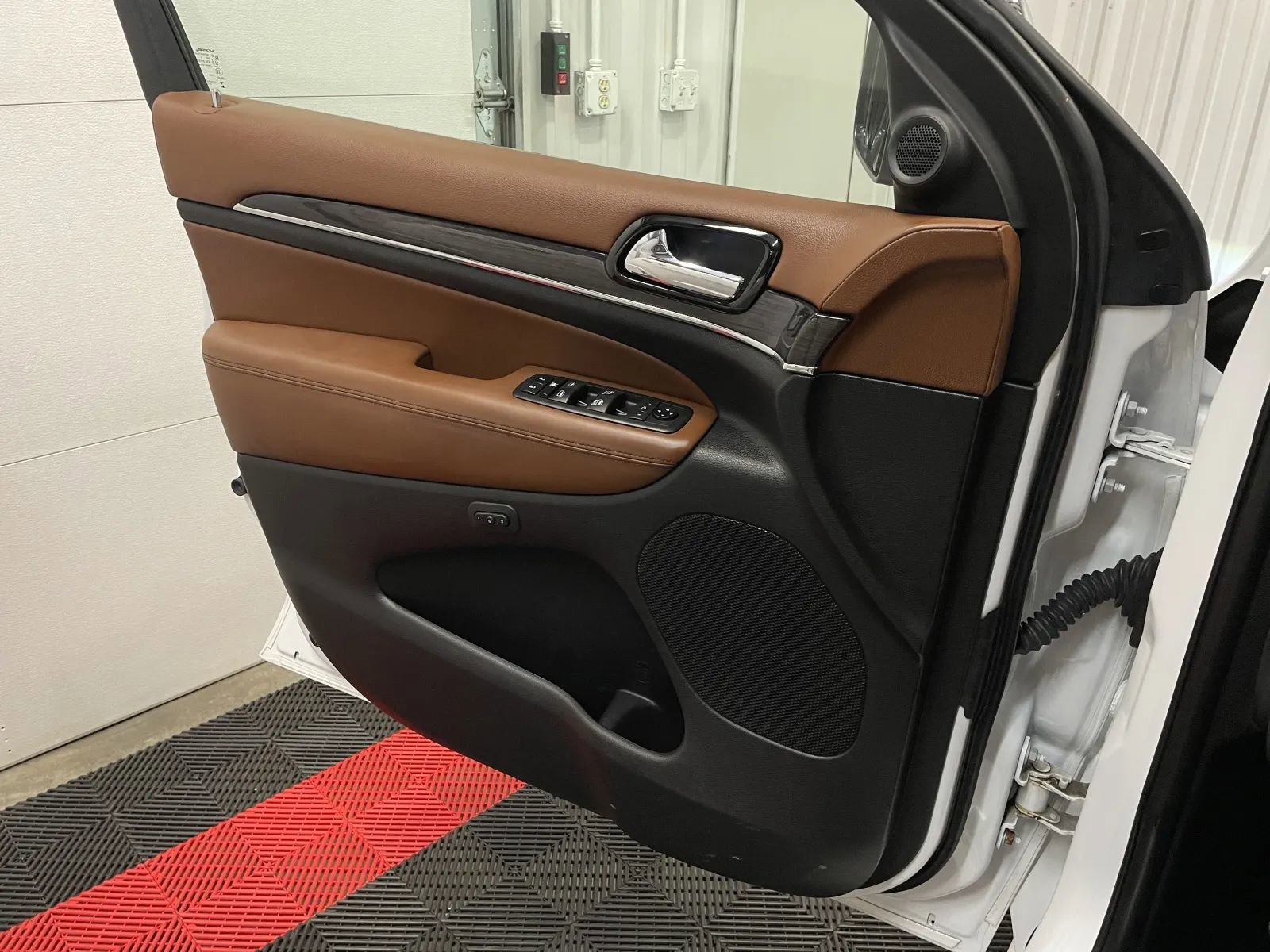 Used 2020 Jeep Grand Cherokee Overland image 27
