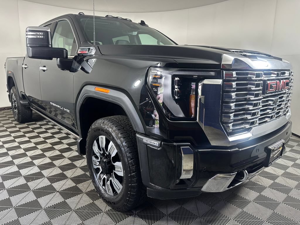 Used 2025 GMC Sierra 3500 Denali w/ Denali Reserve Package AWD/4WD image 7