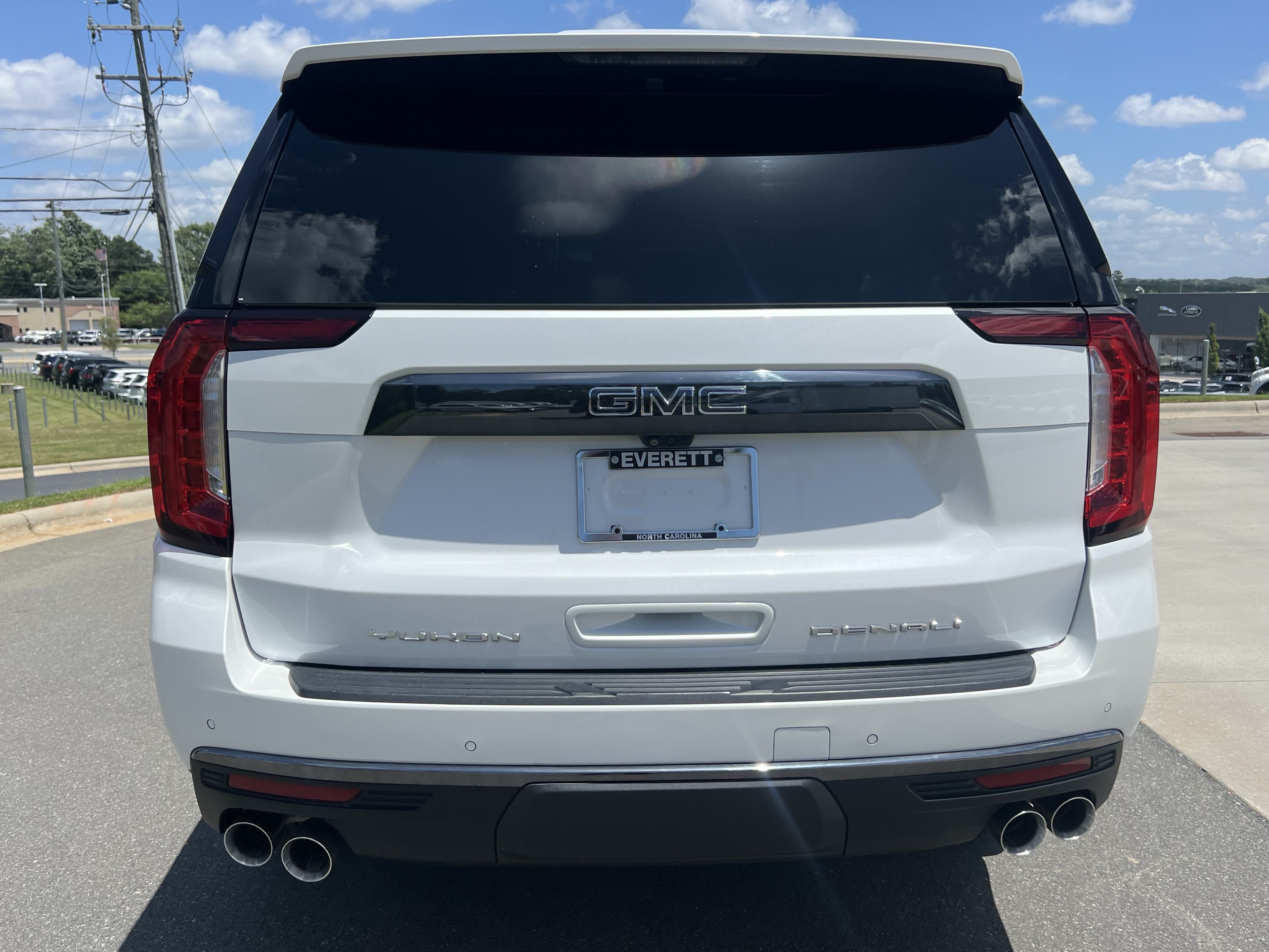 Used 2023 GMC Yukon XL Denali Ultimate AWD/4WD image 8