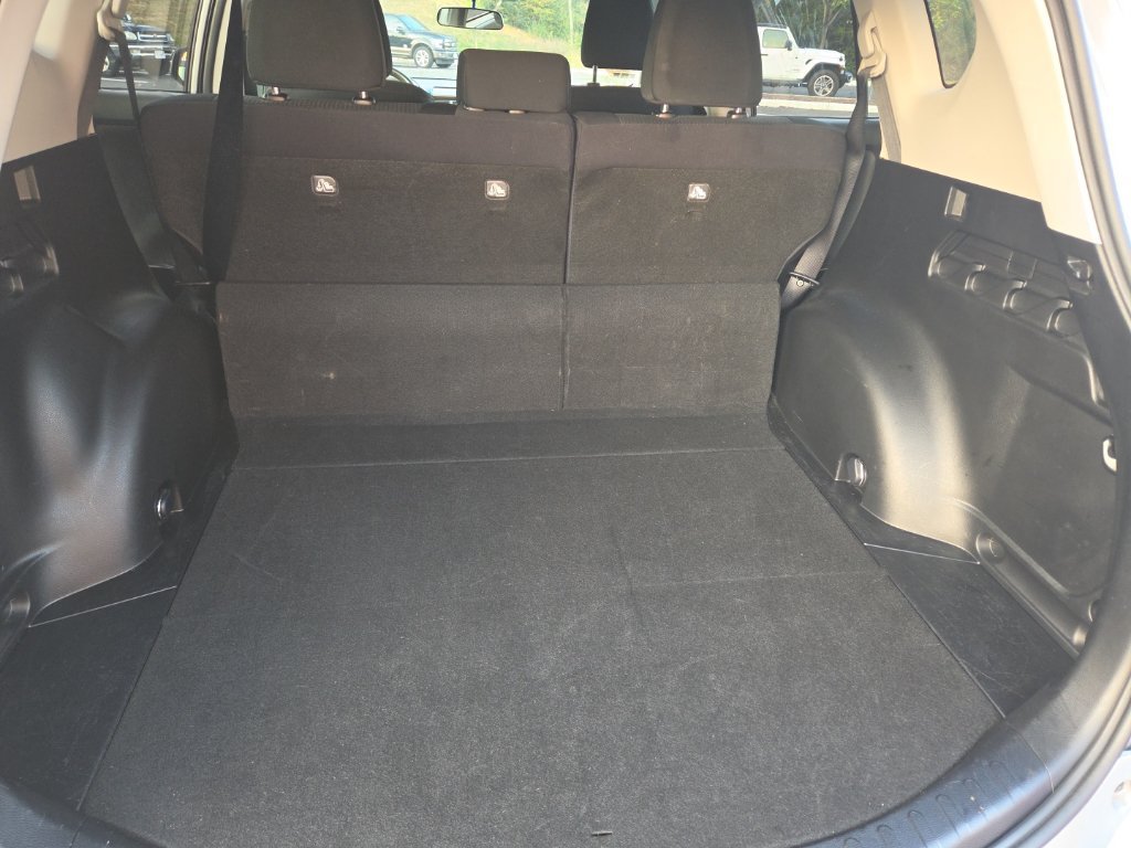 Used 2016 Toyota RAV4 LE AWD/4WD image 16