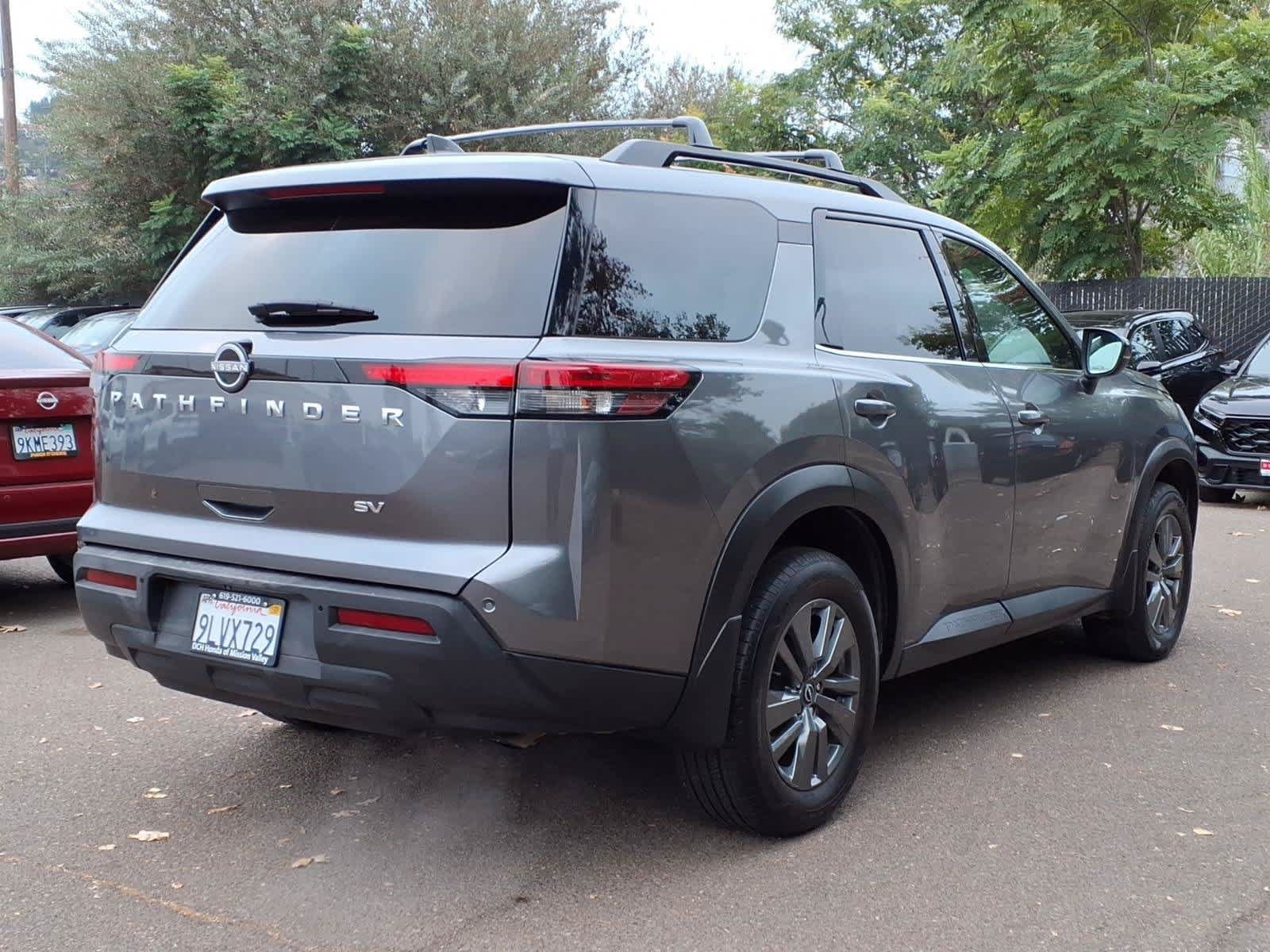 Used 2024 Nissan Pathfinder SV w/ SV Premium Package FWD image 4