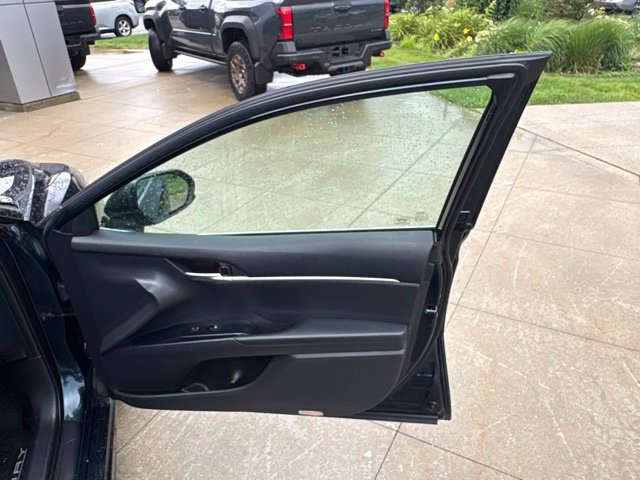 Used 2018 Toyota Camry SE FWD image 31