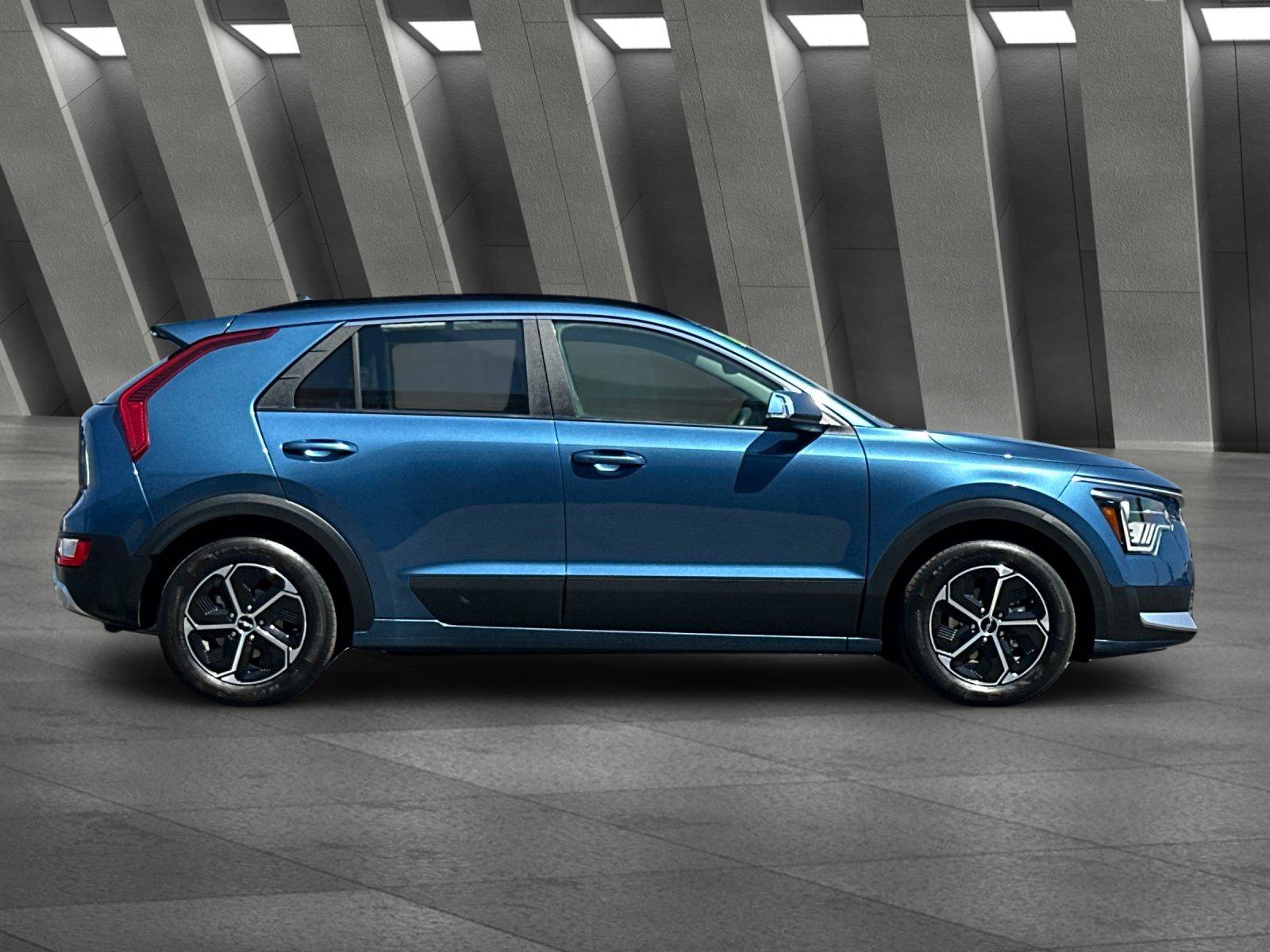 Used 2024 Kia Niro EX FWD image 3