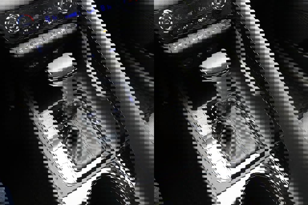 Used 2023 Hyundai Elantra Limited image 25