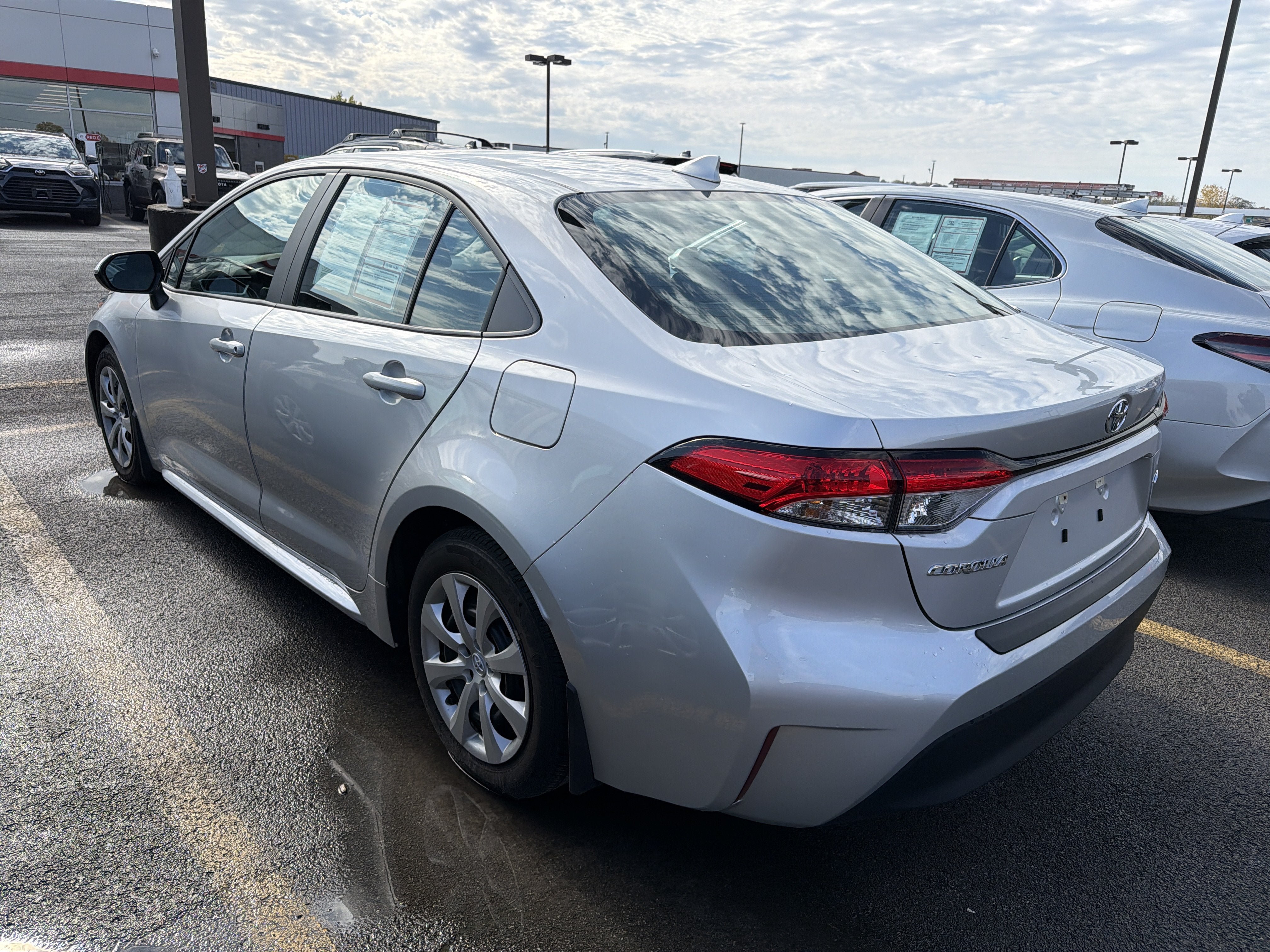 Used 2024 Toyota Corolla LE FWD image 4
