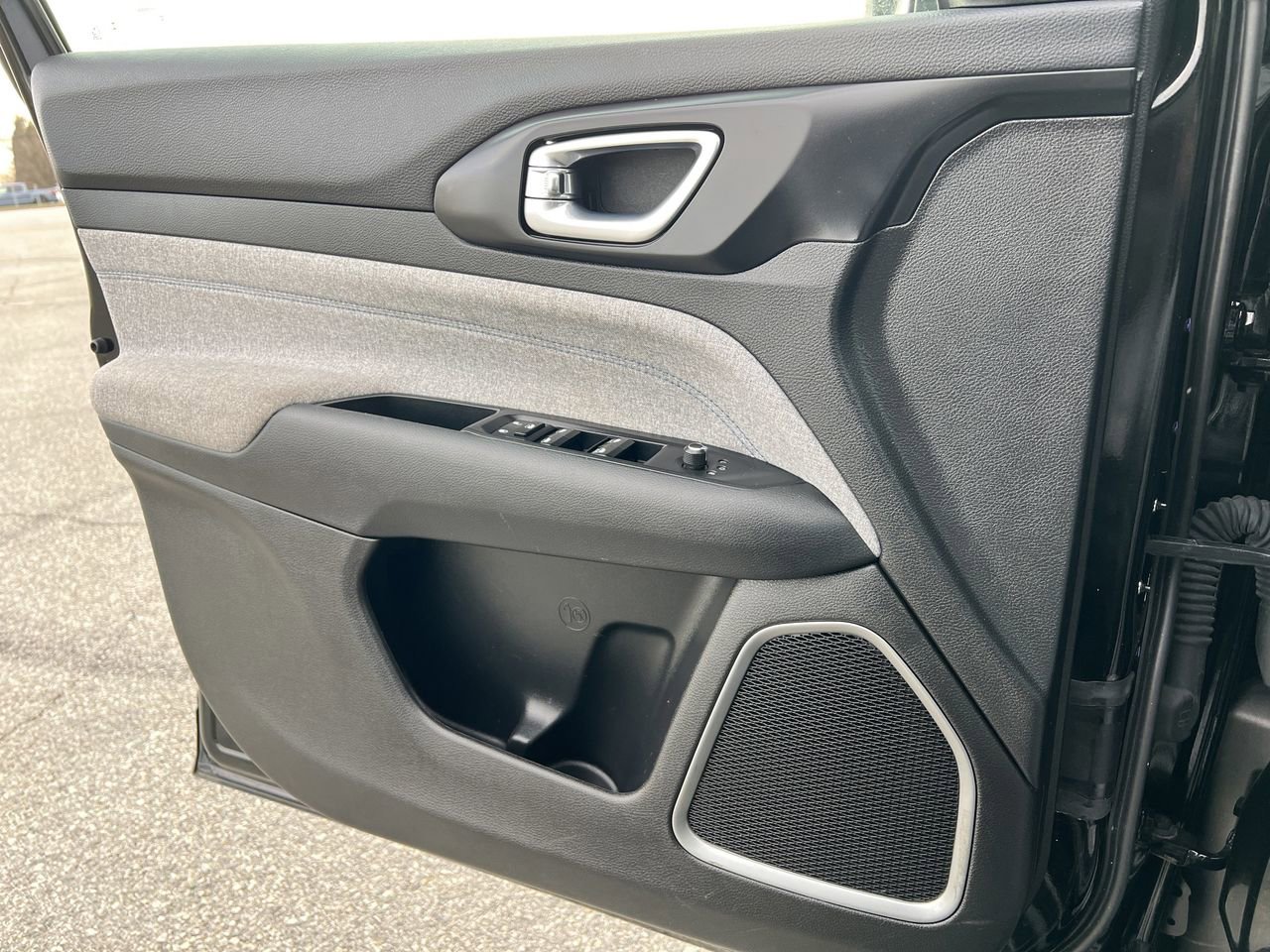 Used 2024 Jeep Compass Latitude image 16