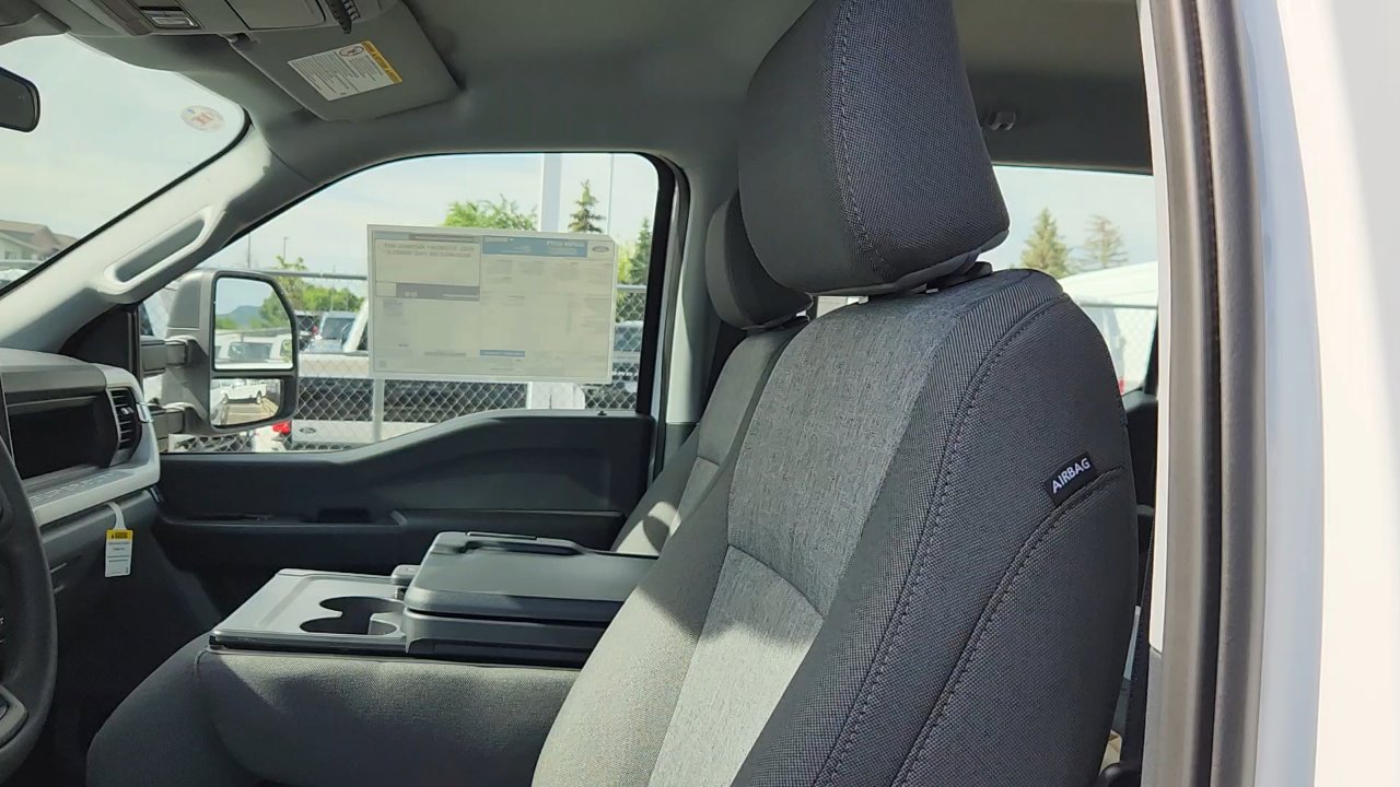 New 2025 Ford F550 4x4 Crew Cab image 16