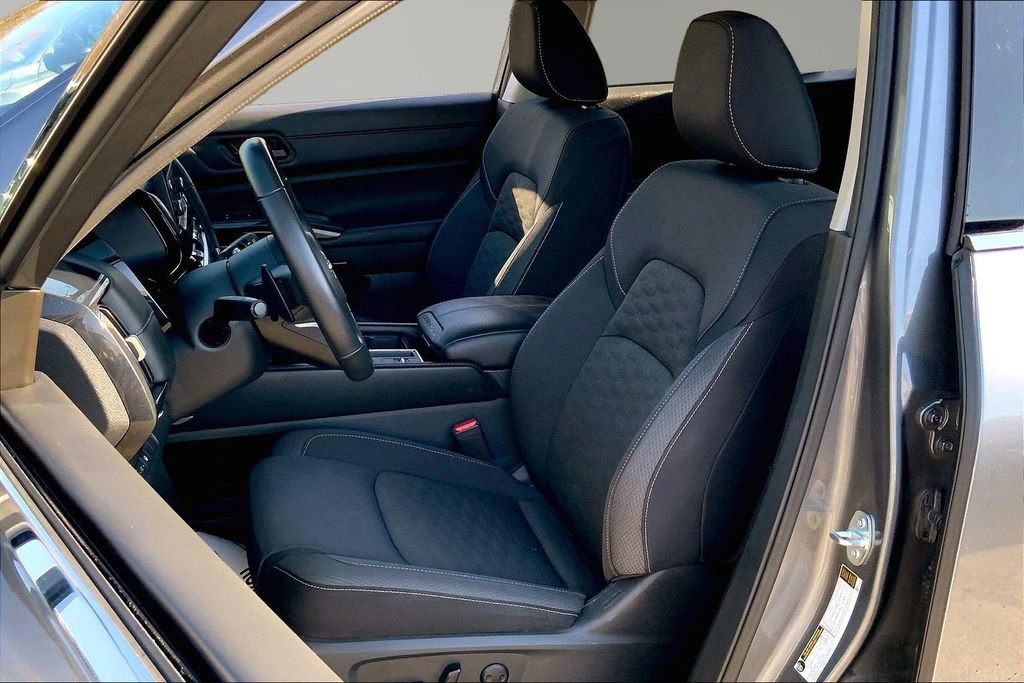 Used 2024 Nissan Pathfinder SV image 15