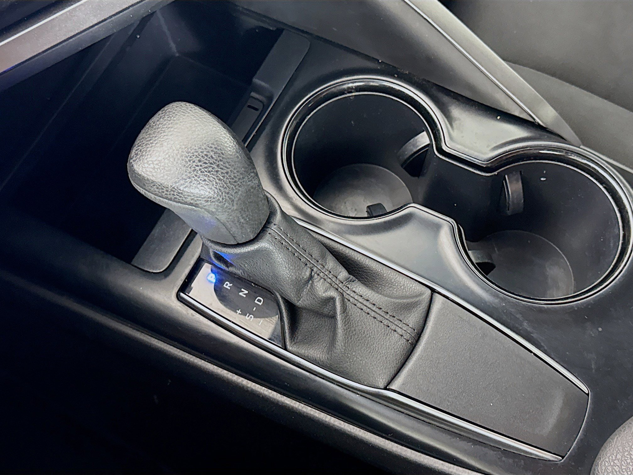 Used 2020 Toyota Camry LE w/ Carpet Mat Package image 20