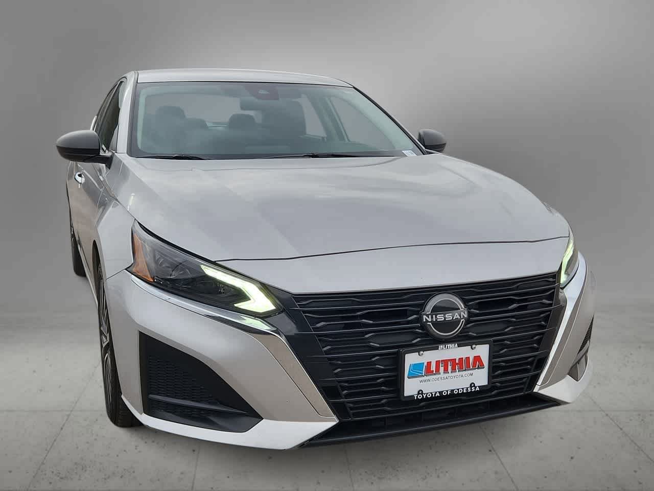Used 2024 Nissan Altima 2.5 SV FWD image 3
