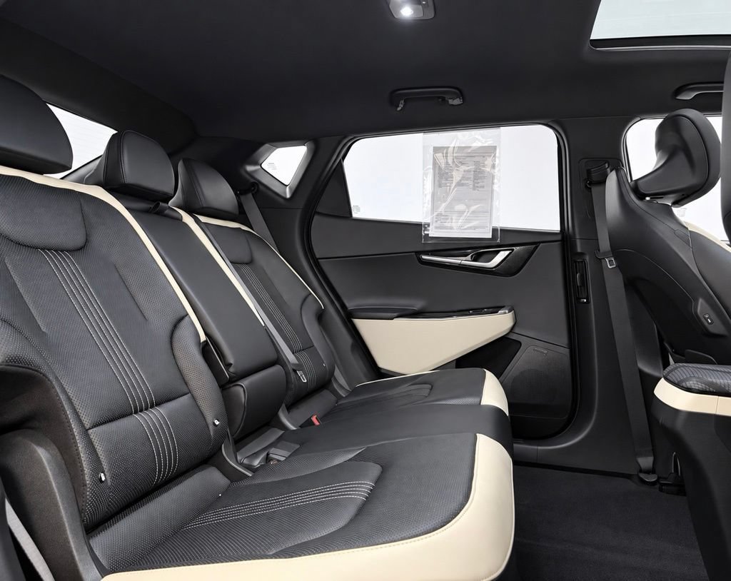 Used 2024 Kia EV6 GT-Line AWD/4WD image 27