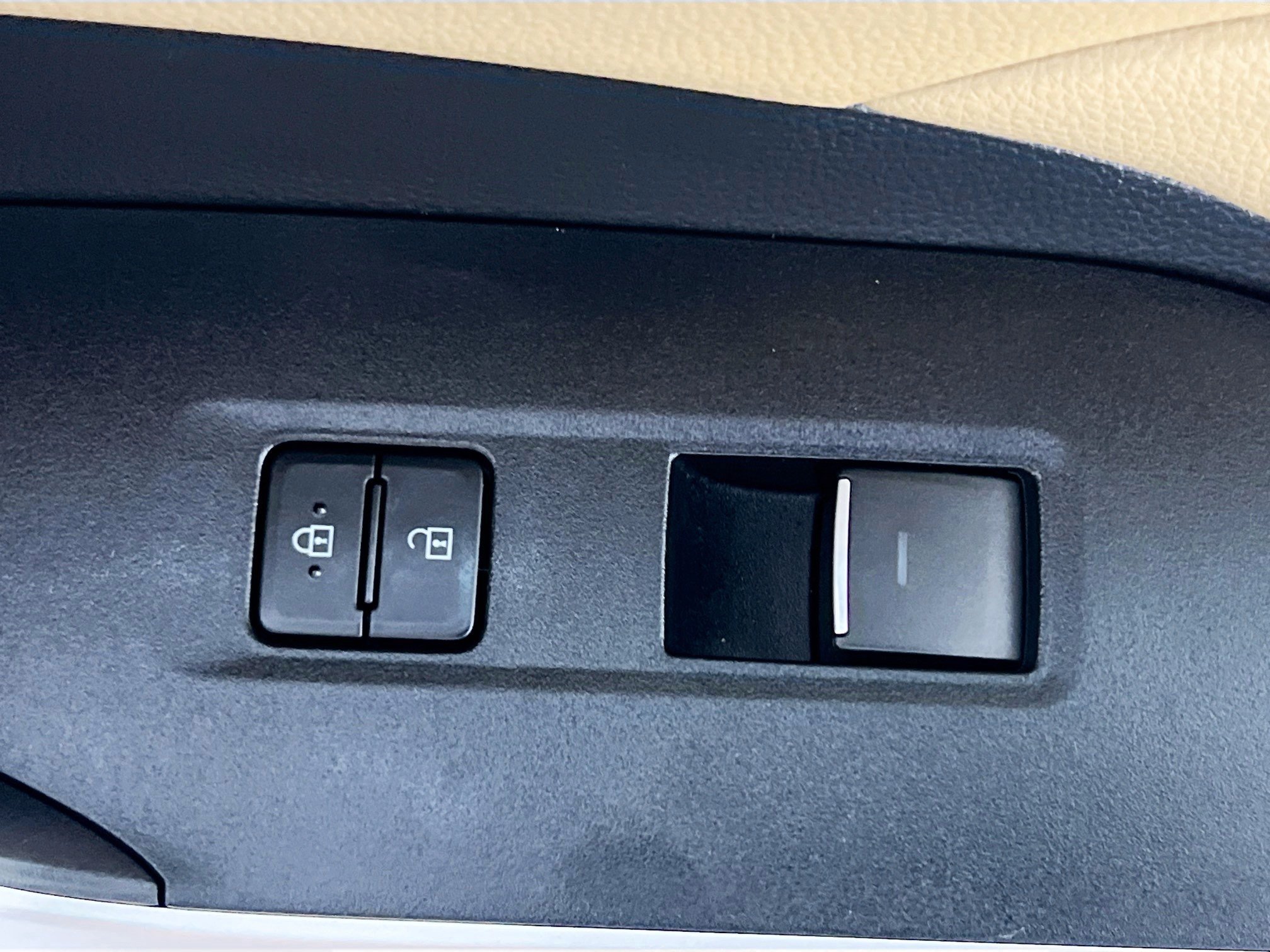 Used 2025 Toyota RAV4 XLE w/ Convenience Package FWD image 30