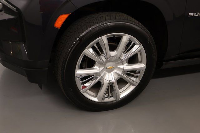 Used 2022 Chevrolet Suburban High Country w/ Premium Package image 7