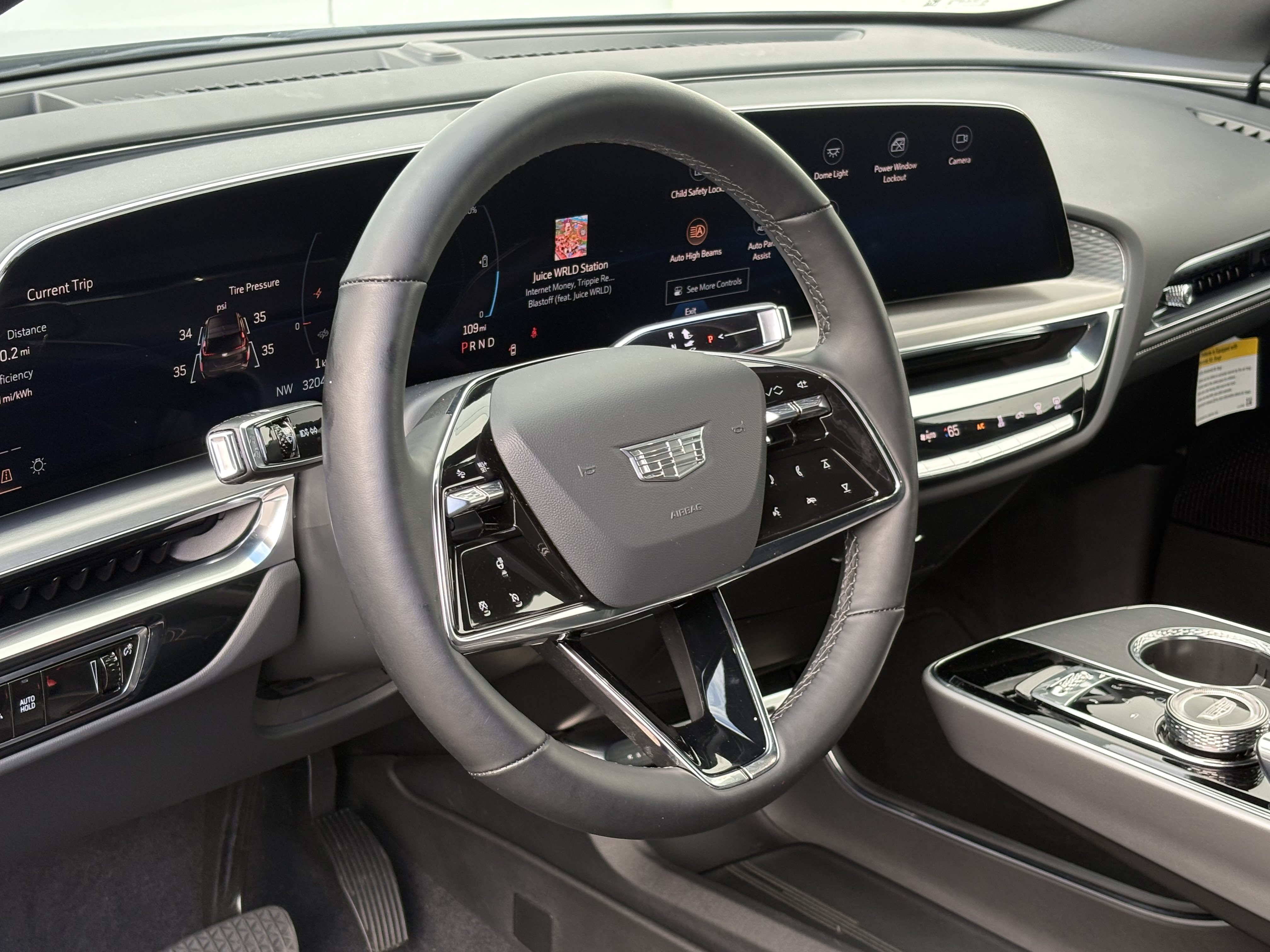 Used 2024 Cadillac Lyriq Sport AWD/4WD image 15