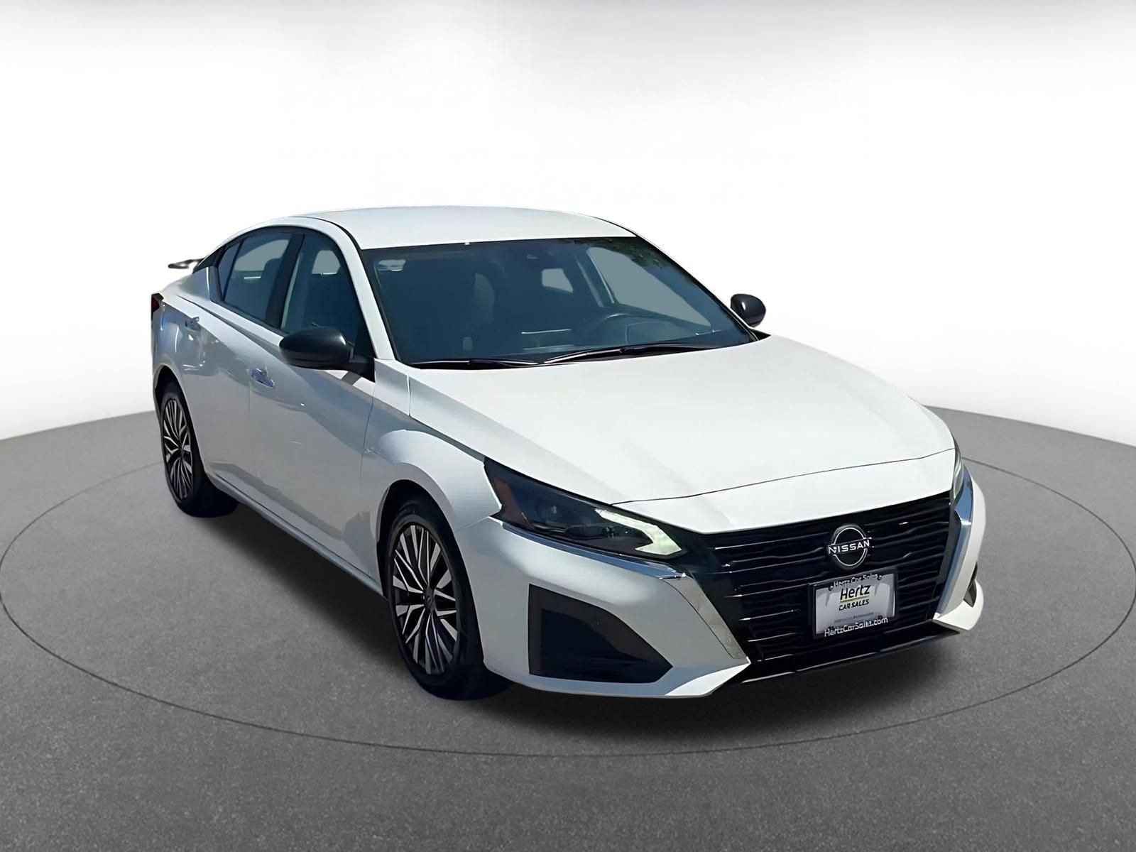 Used 2025 Nissan Altima 2.5 SV FWD image 3