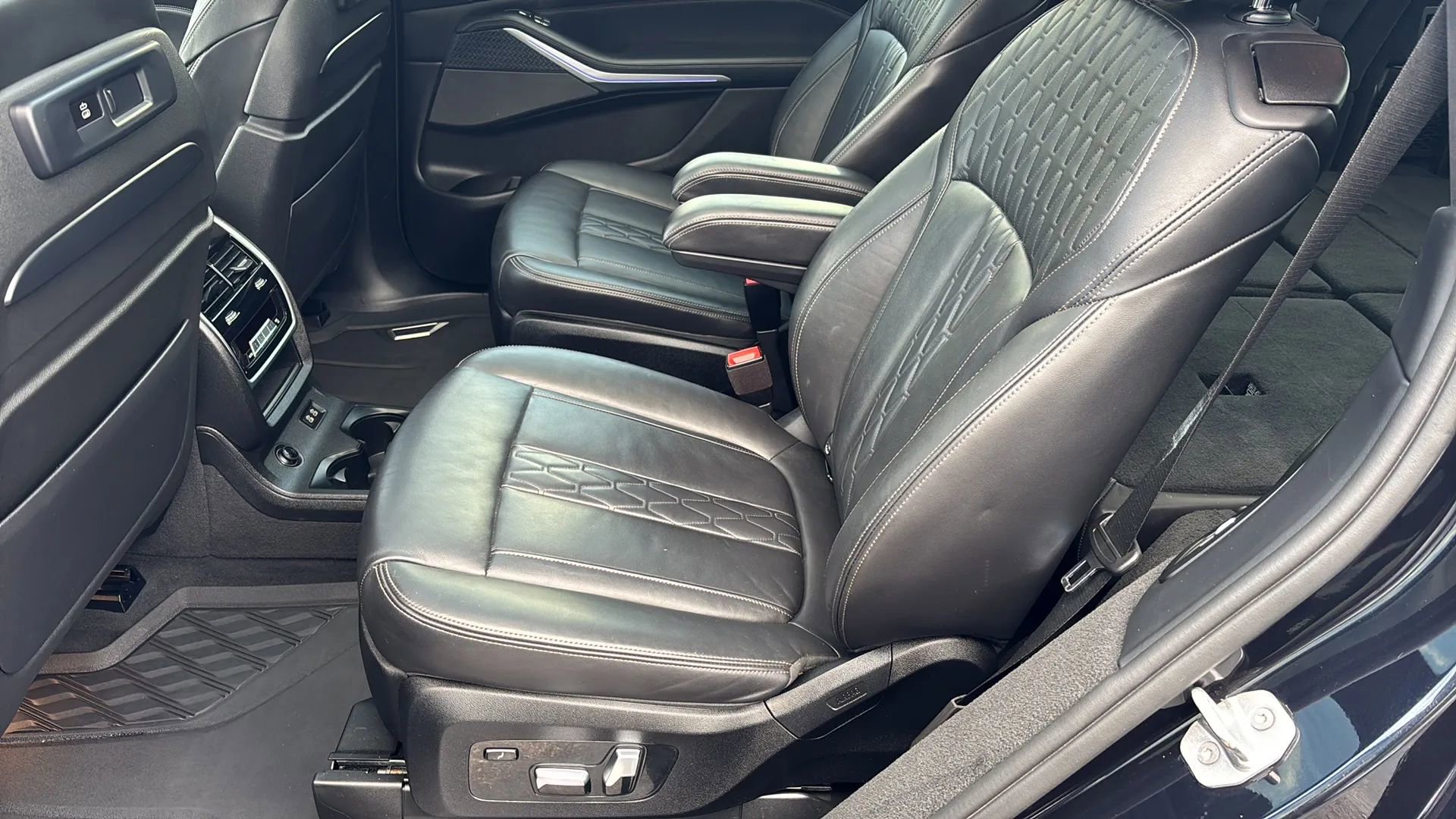 Used 2020 BMW X7 xDrive40i w/ M Sport Package image 17