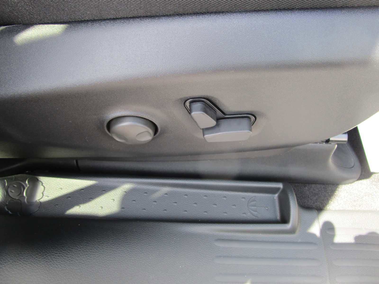 New 2026 Chrysler Pacifica Limited w/ Uconnect Theater Family Group image 19