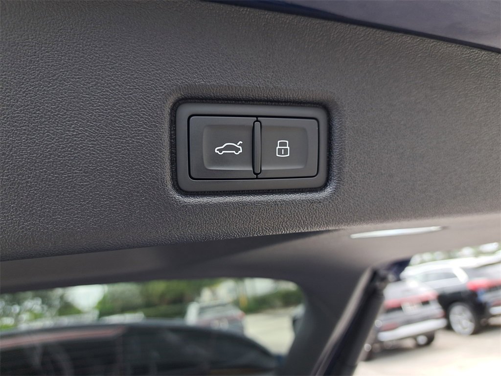 New 2025 Audi Q5 Premium Plus image 32