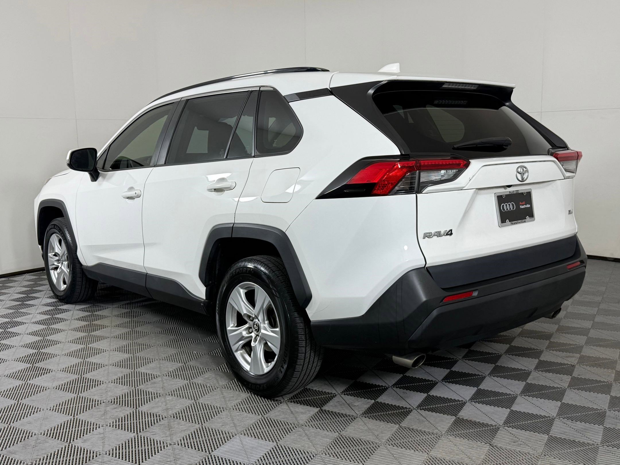 Used 2020 Toyota RAV4 XLE image 3