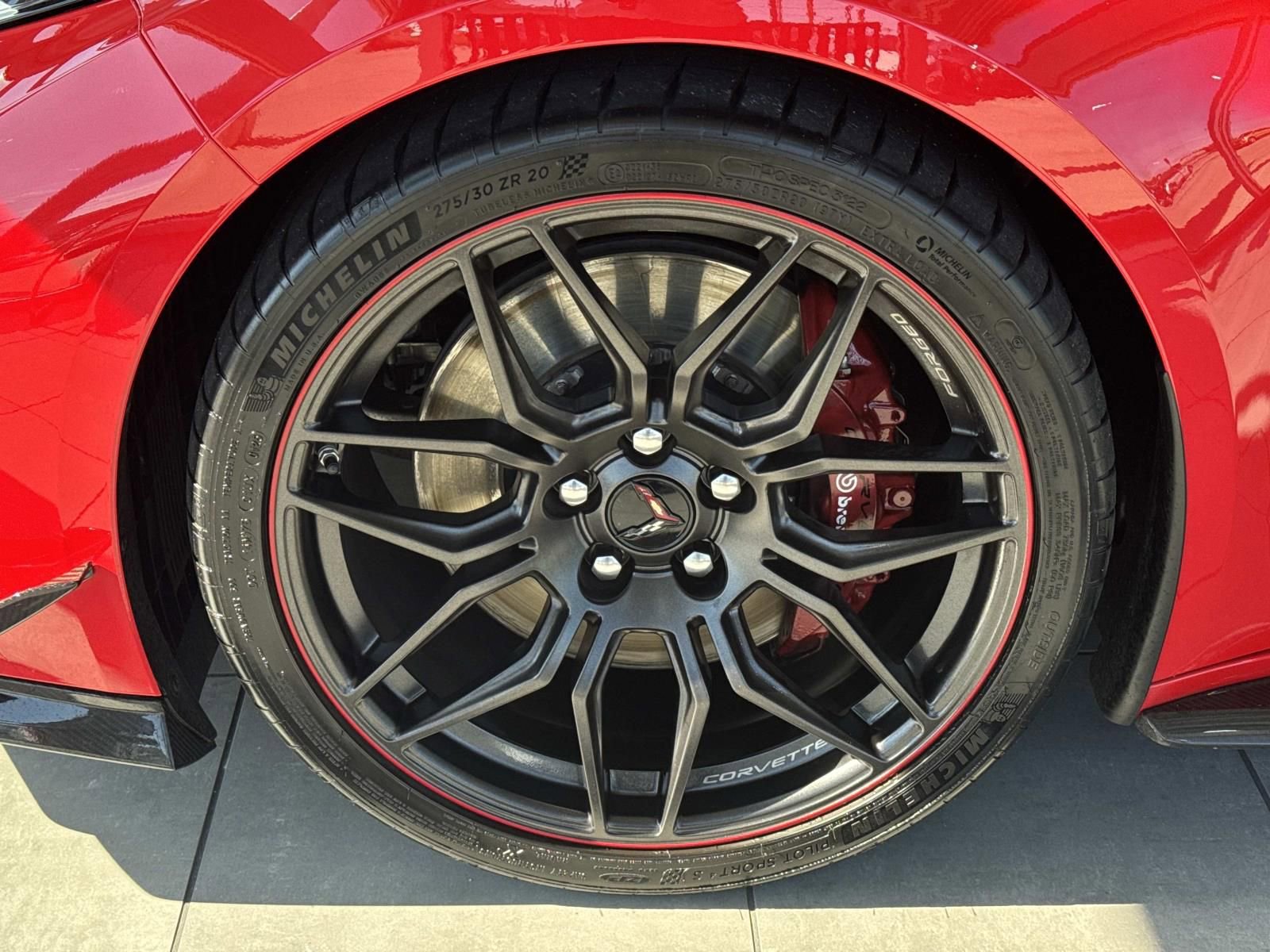 Used 2025 Chevrolet Corvette Z06 RWD image 3