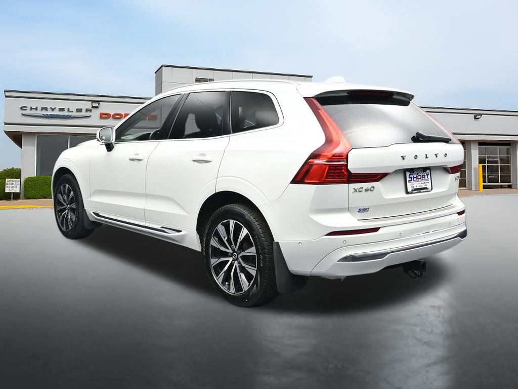 Used 2023 Volvo XC60 B5 Plus w/ Climate Package AWD/4WD image 3