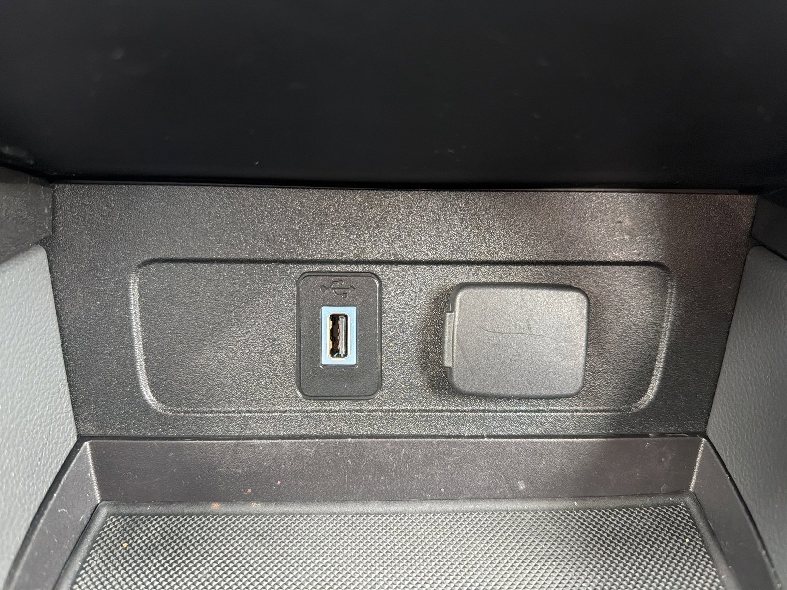 Used 2017 Ford Escape Titanium image 33