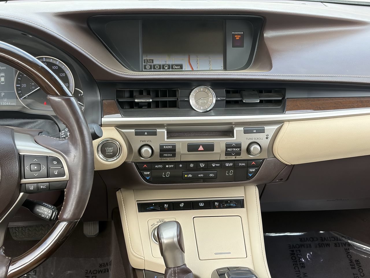 Used 2016 Lexus ES 350 w/ Luxury Package w/Wood Trim FWD image 17