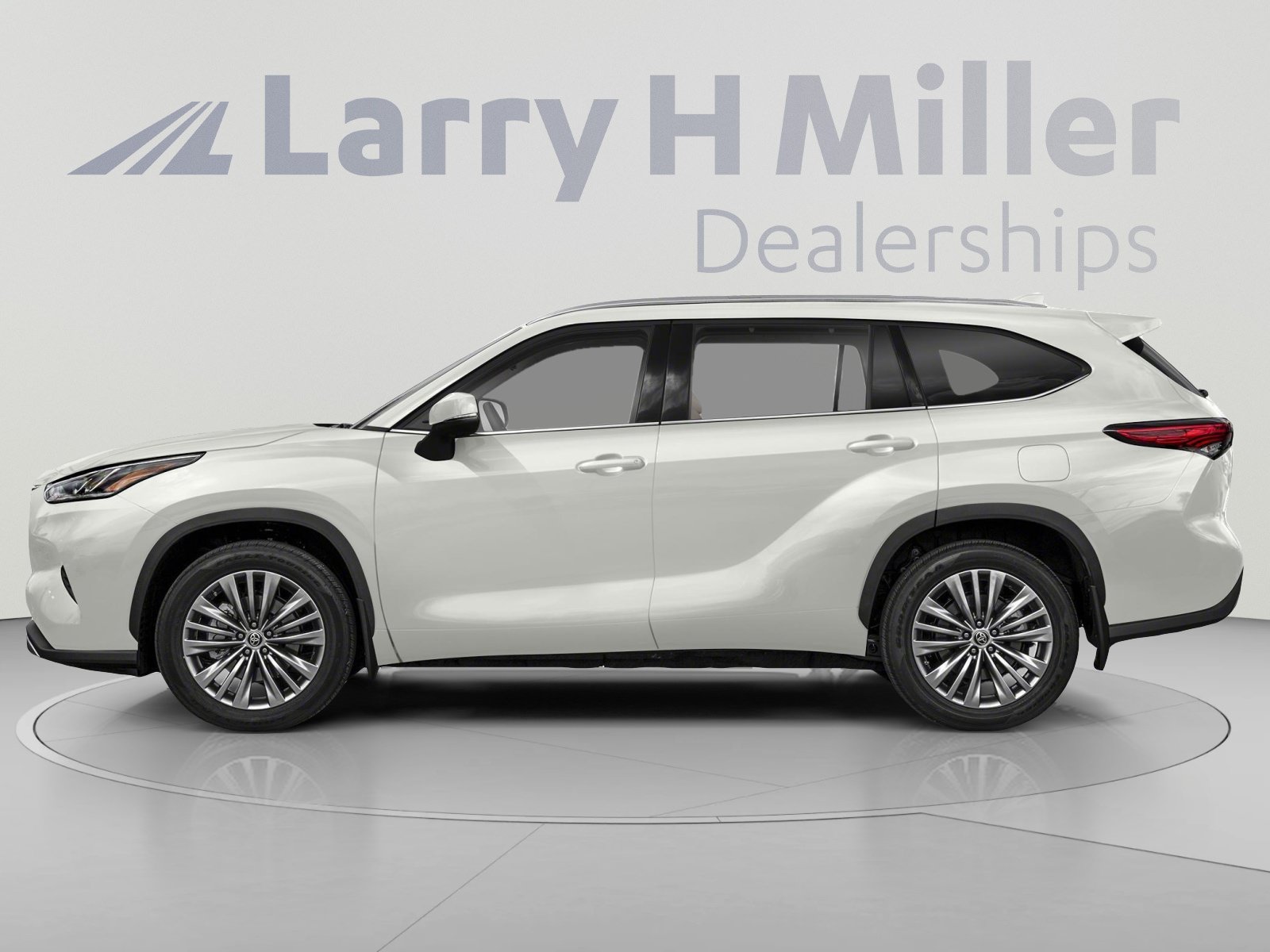 Used 2021 Toyota Highlander Platinum FWD image 3