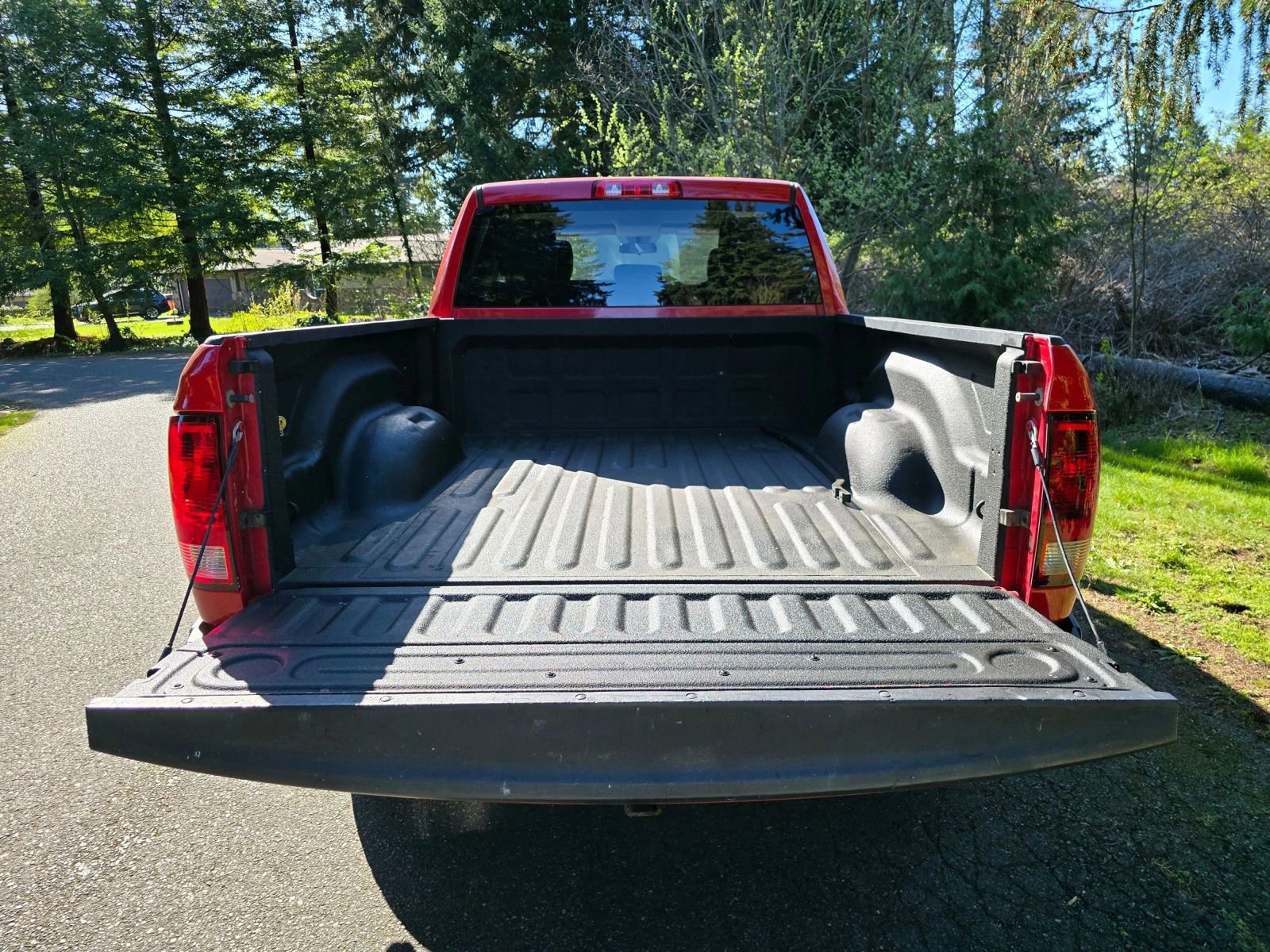 Used 2014 RAM 1500 ST RWD image 5