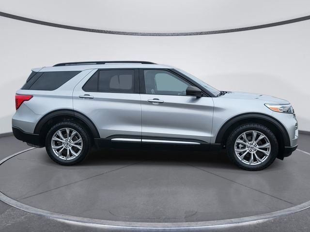 Used 2020 Ford Explorer XLT w/ Equipment Group 202A image 2