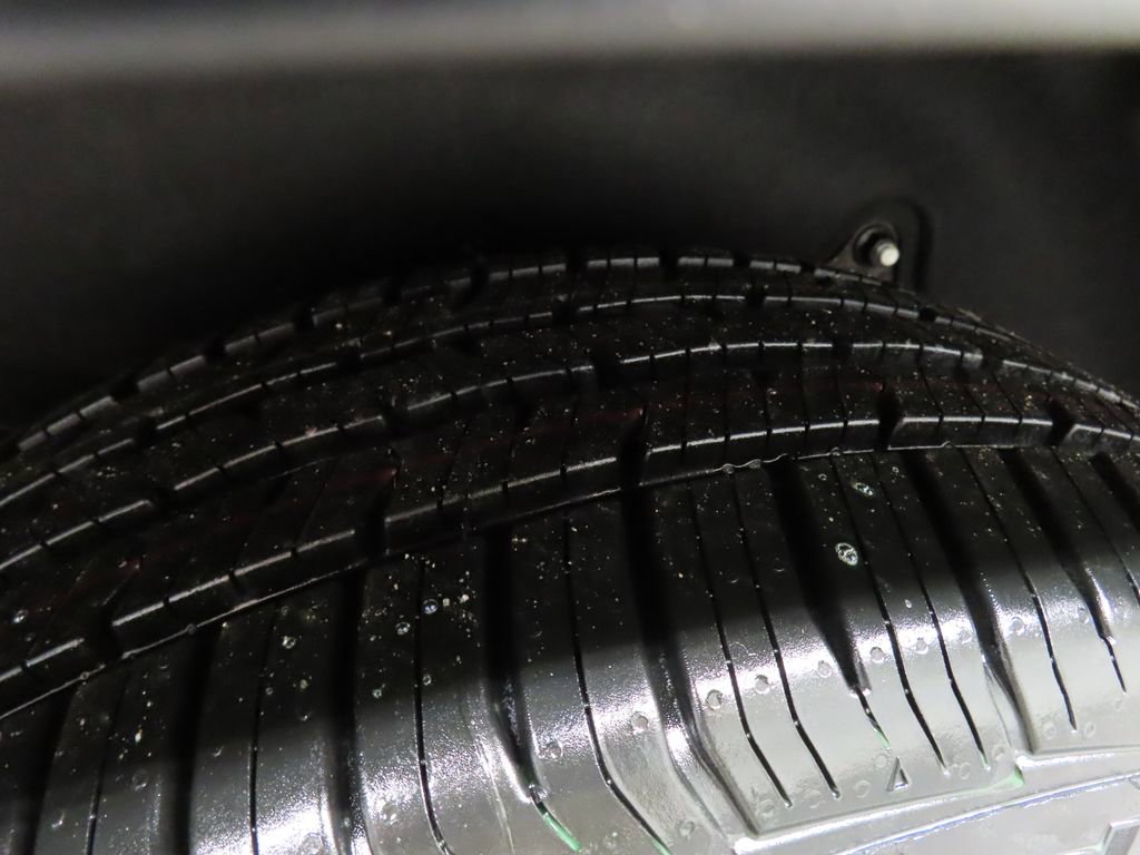 Used 2018 Toyota Highlander XLE image 32