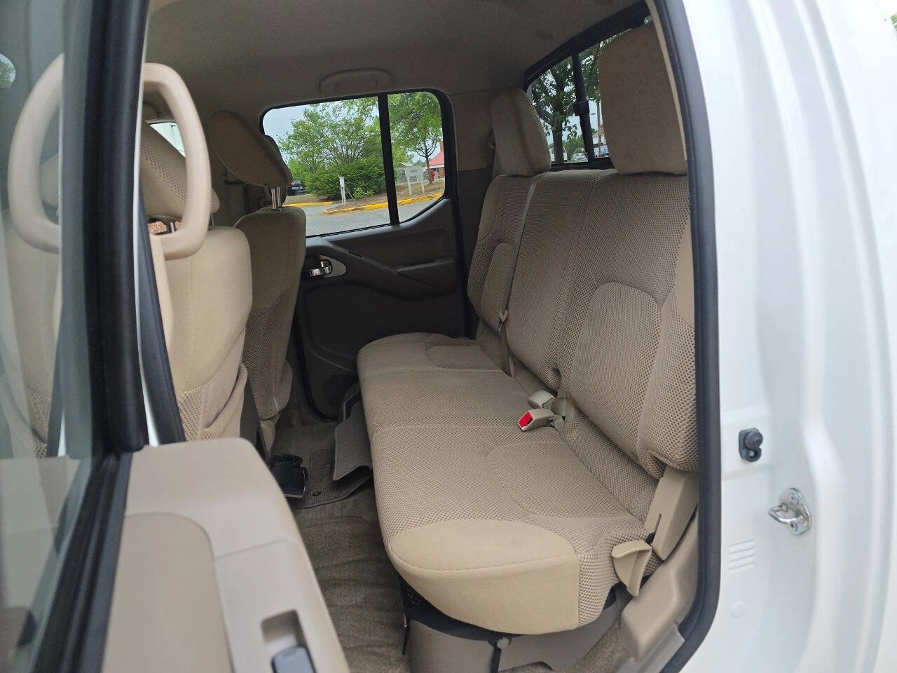 Used 2017 Nissan Frontier SV w/ SV Value Truck Package AWD/4WD image 17