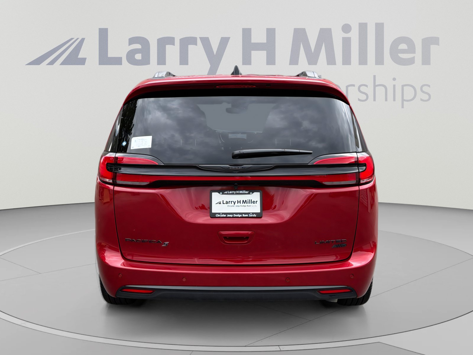 New 2026 Chrysler Pacifica Limited w/ S Appearance Package AWD/4WD image 4
