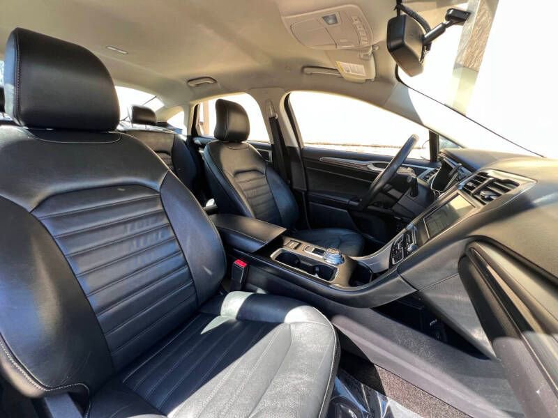 Used 2018 Ford Fusion Energi SE image 16