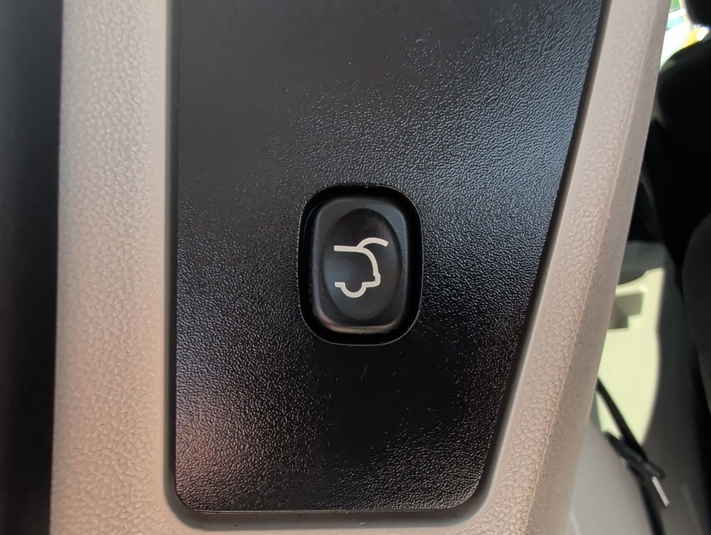 Used 2016 Dodge Grand Caravan SXT w/ Rear Park Assist Package FWD image 20